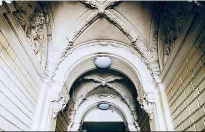 Питер романтиков: дворы, парадные и закат на крыше