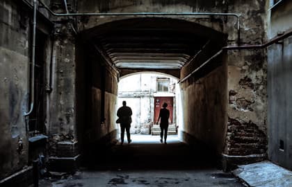 Лабиринты Васильевского острова: прогулка по дворам и парадным