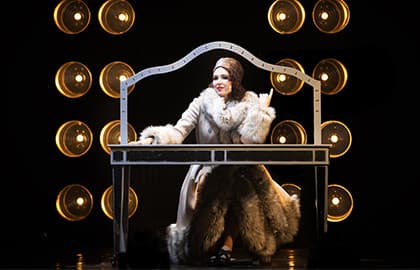 Смешная девчонка